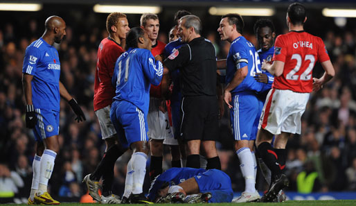 Schiedsrichter Martin Atkinson wurde von Alex Ferguson und Wayne Rooney verbal angegriffen