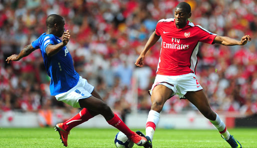 Abou Diaby (r.) traf bei Arsenals 4:1-Sieg im Hinspiel doppelt gegen Portsmouth