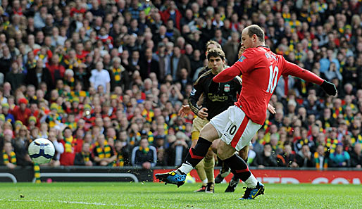 Manchesters Wayne Rooney scheiterte erst mit diesem Elfmeter, traf aber mit dem Nachschuss