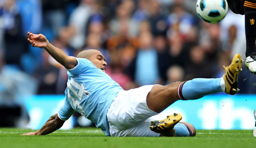 Nigel de Jong von Manchester City brach Gegenspieler Hatem Ben Arfa per Grätsche das Bein