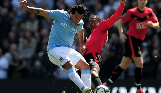 Das letzte Manchester-Derby gewannen Patrice Evra (r.) und United bei City mit 0:1