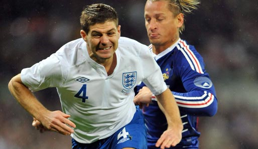 Steven Gerrard (l.) verletzte sich im Test-Länderspiel gegen Frankreich