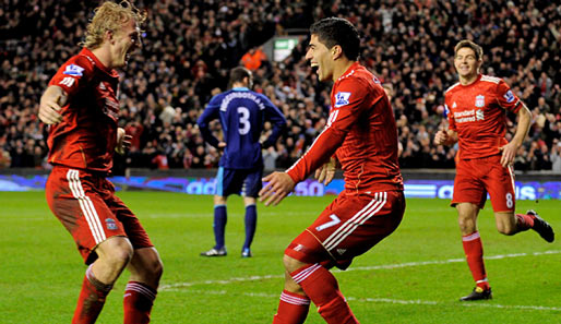 Luis Suarez (2.v.r.) erzielte gegen Stoke City gleich im ersten Spiel für den FC Liverpool ein Tor