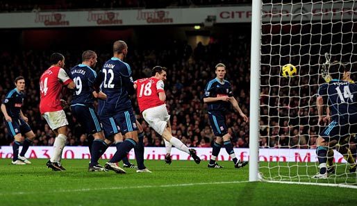 Das Tor des Tages: Sebastien Squillaci köpft zum 1:0-Sieg des FC Arsenal gegen Stoke City ein