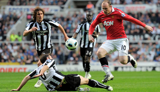 Wayne Rooney (r.) stand bei Manchester United nach seiner Sperre wieder in der Startelf