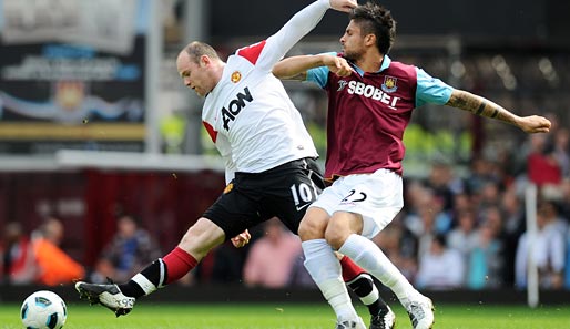 Gewann zwar gegen West Ham, wurde aber wegen seines Ausrasters gesperrt: Wayne Rooney (l.)