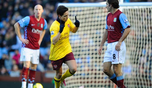 Steuerte im Hinspiel gegen Aston Villa ein Tor zum 4:2-Sieg seines FC Arsenal bei: Samir Nasri (M.)