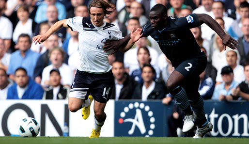Tottenhams Modric (l.) gegen Citys Richards: Am 1. Spieltag trennte man sich in London 0:0
