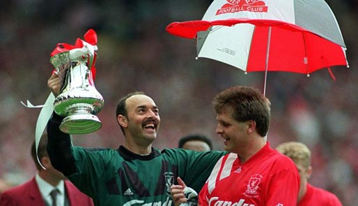 Bruce Grobbelaar (l.) gewann mit Liverpool den Landesmeisterpokal und wurde sechsmal Meister