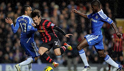 David Silva von Manchester City (M.) im Duell mit Bosingwa und Ramires