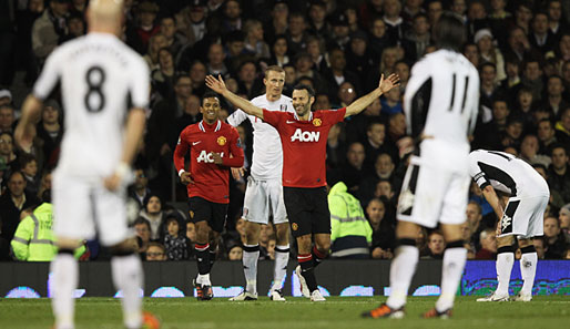 Szene aus dem Hinspiel in Fulham: United-Legende Ryan Giggs trifft - und feiert