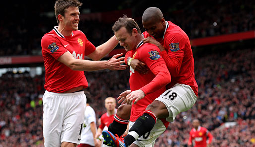 Manchesters Aushängeschild Wayne Rooney (M.) mit Michael Carrick (l.) und Ashley Young