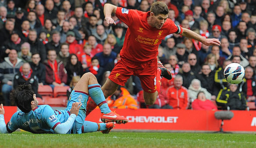 Die Schulterverletzung von Liverpools Steven Gerrard (r.) dürfte doch nicht so schlimm sein