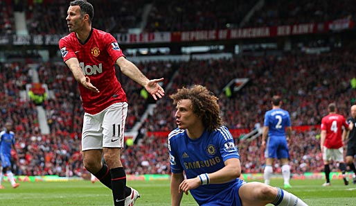 David Luiz forcierte die rote Karte für Uniteds Rafael und lachte sich dabei ins Fäustchen