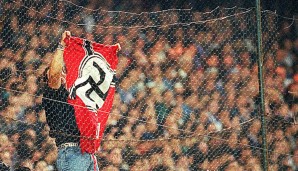 Das Zeigen von Nazi-Symbolen bei Fußballspielen ist kein Einzelfall