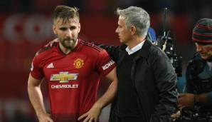 Luke Shaw zusammen mit United-Manager Jose Mourinho.