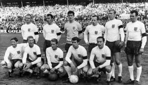 Gordon Banks (oben, Mitte) stand bei der WM 1966 bei den Three Lions im Tor.