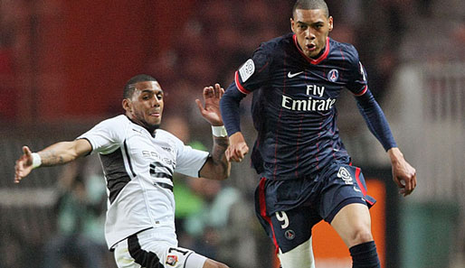 Guillaume Hoarau (r.) hat Paris St. Germain den achten Pokalsieg beschert