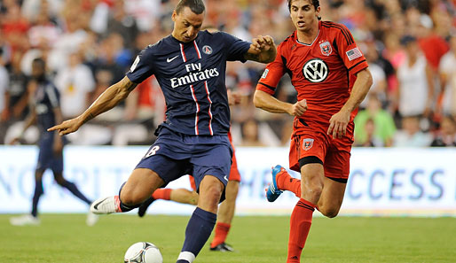 Erstmals trägt Zlatan Ibrahimovic (l.) am Samstag in der Ligue 1 das Trikot von Paris Saint-Germain