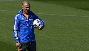 Zinedine Zidane ist bei seinem anderen Ex-Verein, Real Madrid, unter Vertrag