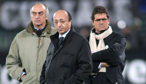 Eine lange Haftstrafe droht dem ehemaligen Juventus-Manager Luciano Moggi (im Vordergrund)