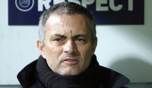 Inter-Coach Jose Mourinho muss wegen einer Schiedsrichterschelte für ein Spiel auf die Tribüne