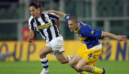 Bald gibt es ein Wiedersehen in der Serie A: Camoranesi (l.) und Parmas Stefano Morrone