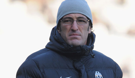 Ciro Ferrara hat mit Juventus schon 16 Punkte Rückstand auf Tabellenführer Inter