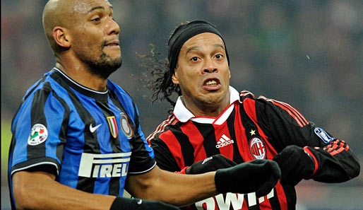 Ronaldinho (r.) hat bereits neun Saisontore für den AC Mailand erzeilt
