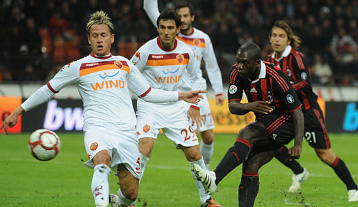 Das Hinspiel gewann Milan mit Clarence Seedorf gegen die Roma mit 2:1