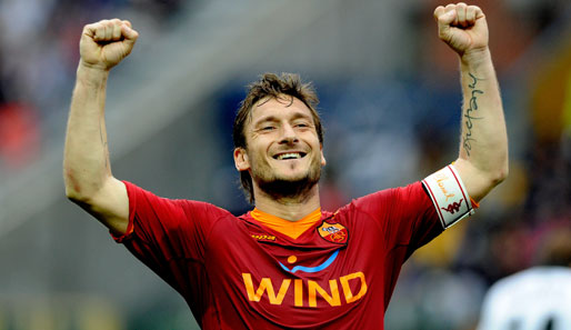 Francesco Totti rettet den AS Rom mit seinem Doppelpack gegen Cagliari