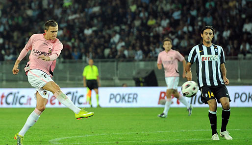 Josip Ilicic (l.) traf zum 2:0 für US Palermo gegen Juventus Turin