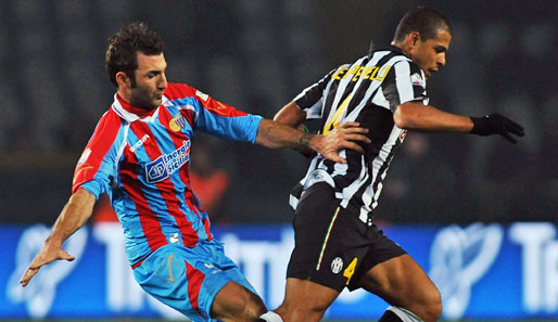 Felipe Melo (r.) zieht mit Juventus Turin locker ins Viertelfinale der Coppa Italia ein