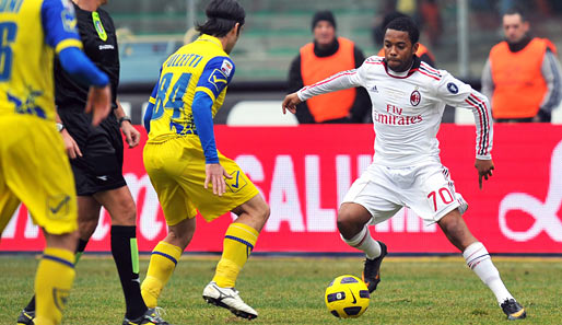 Milans Brasilianer Robinho (r.) erzielte in Verona sein zehntes Saisontor