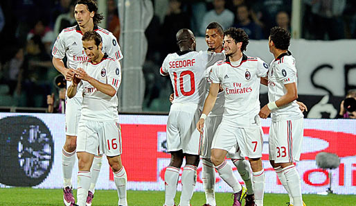 Milan gewann in Florenz mit 2:1, verlor aber Zlatan Ibrahimovic mit einer Roten Karte