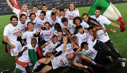 So sehen Sieger aus: Milan gewann in Rom den 18. Scudetto der Vereinsgeschichte