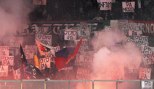 2007 kam beim Derby Cantania - Palermo bei Fan-Ausschreitungen ein Polizist ums Leben