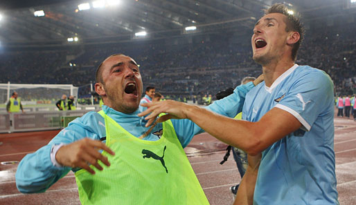 Miroslav Klose feiert sein Siegtor im Derby gegen den AS Rom - wenige Sekunden vor Schluss