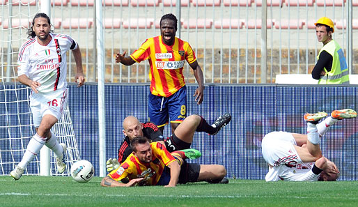 Corvia holt gegen Abbiati einen Elfmeter raus: Oddo verwandelt den Strafstoß zum 2:0 für Lecce