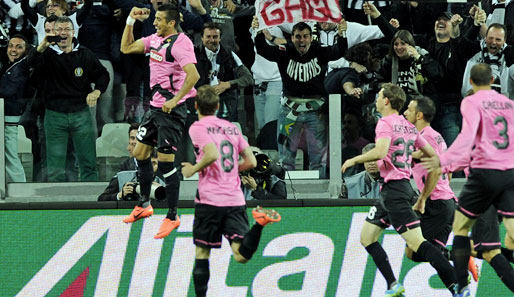 Kollektiver Jubel in Turin! Arturo Vidal (li.) brachte mit einem Doppelpack Juventus früh in Führung