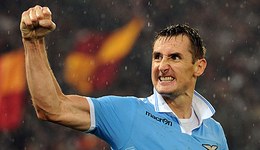 Lazio Rom will Nationalspieler Miroslav Klose einen unbefristeten Vertrag anbieten