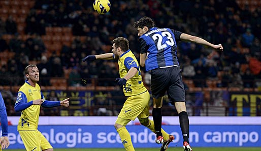 Das 2:1 für Inter: Andrea Ranocchia (r.) schraubt sich hoch und trifft nach einer Ecke per Kopf