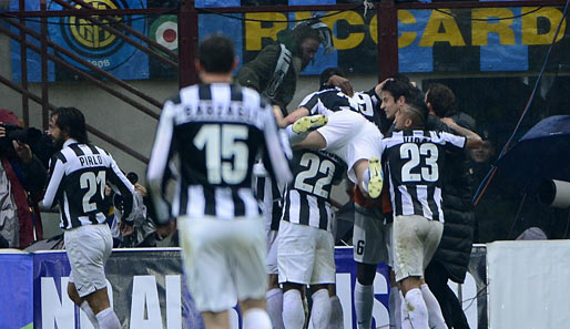 Jubel in Schwarz und Weiß: Matri hat das 2:1 für Juventus bei Inter Mailand erzielt