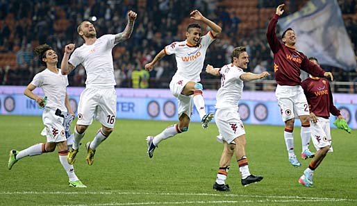 Die Roma-Spieler feiern den Einzug ins Finale