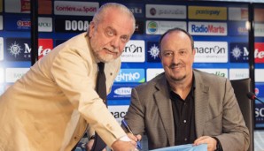 Aurelio De Laurentiis (l.) verpflichtete Rafa Benitez als neuen Trainer im vergangenen Sommer