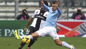 Miroslav Klose (r.) befindet sich zurzeit in Vertragsverhandlungen mit Lazio Rom