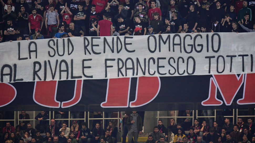 Auch Milan verabschiedete Totti: "Die Südkurve erweist Francesco Totti die letzte Ehre", titelten die Tifosi