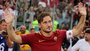 Nach 25 Jahren beim AS Rom hat Franceso Totti nun endgültig seinen Rücktritt vom aktiven Fußball bekannt gegeben