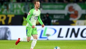 Maximilian Arnold im Dress des VfL Wolfsburg am Ball