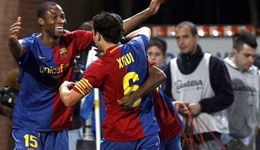 Barcelona jubelt: Xavi (r.) beglückwünscht Seydou Keita zu seinem Treffer gegen den FC Getafe